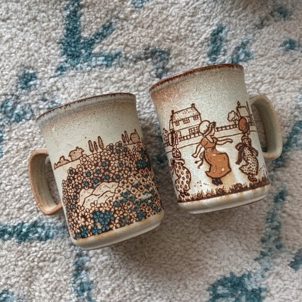 Set of 2 vintage mugs made in Scotland village scenes